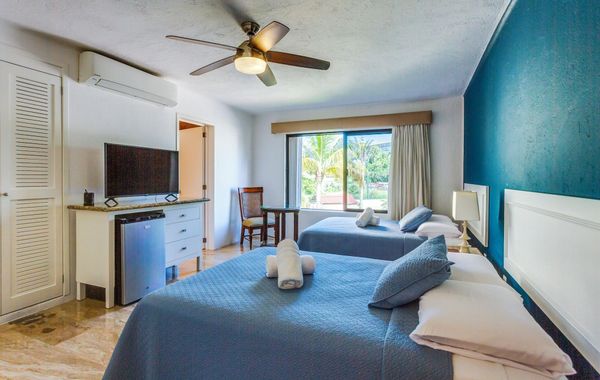 Deluxe Suites at Villas Tropical - Hoteles cerca de Playa Marlín en Cancún