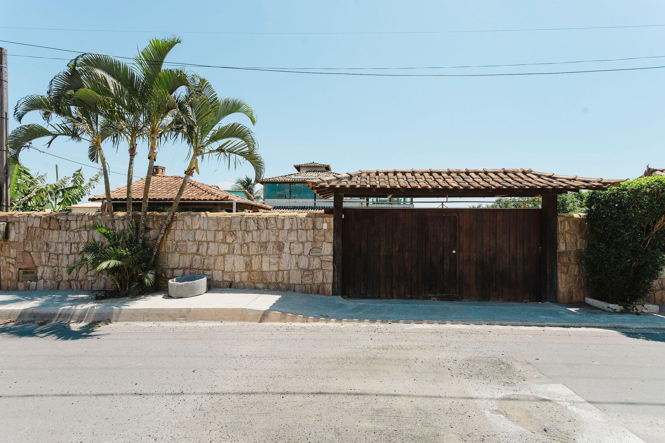Vista da fachada Casa de Praia c/ Piscina e Área Gourmet | AGV 1