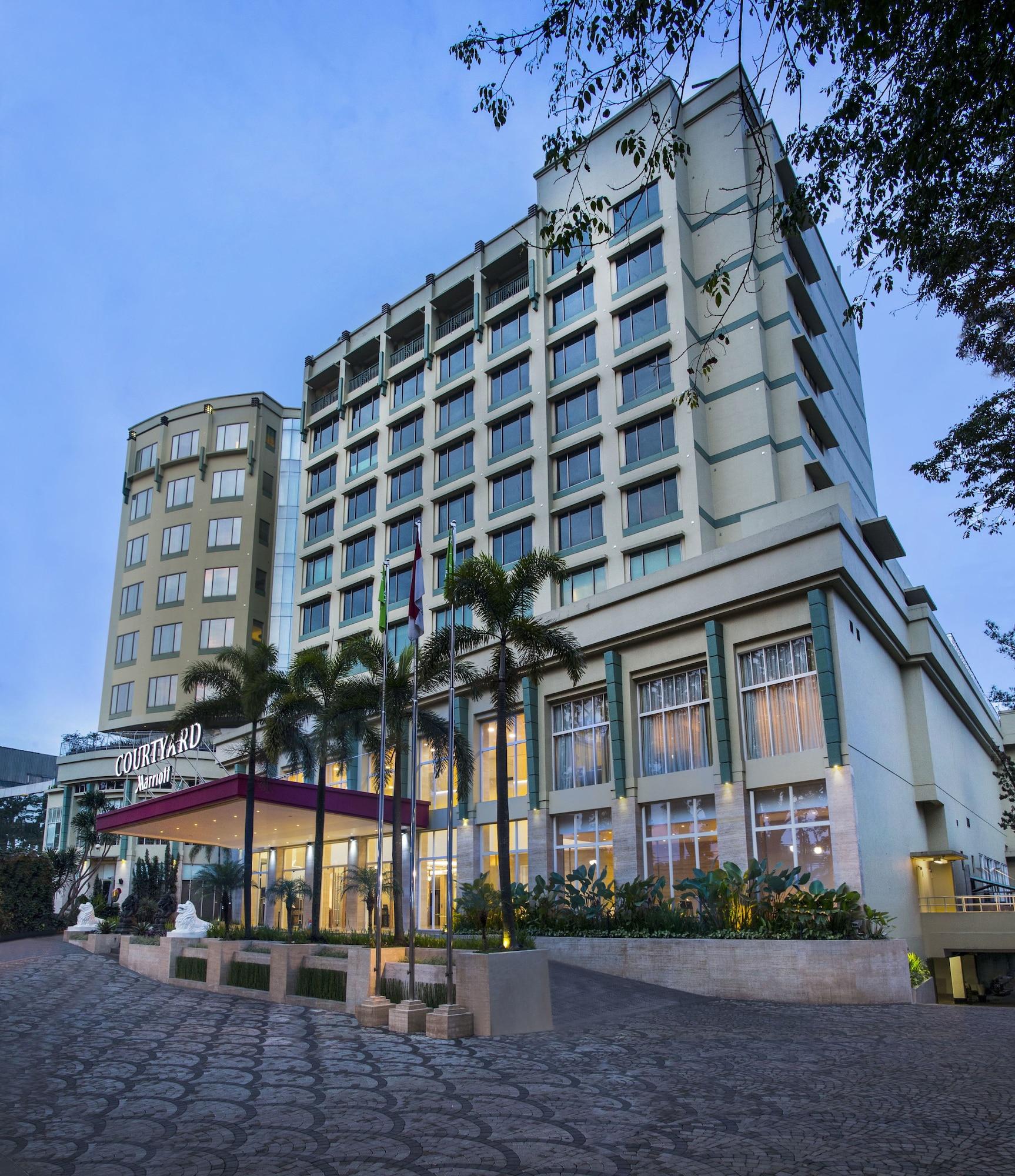 Vista Exterior Courtyard by Marriott Bandung Dago