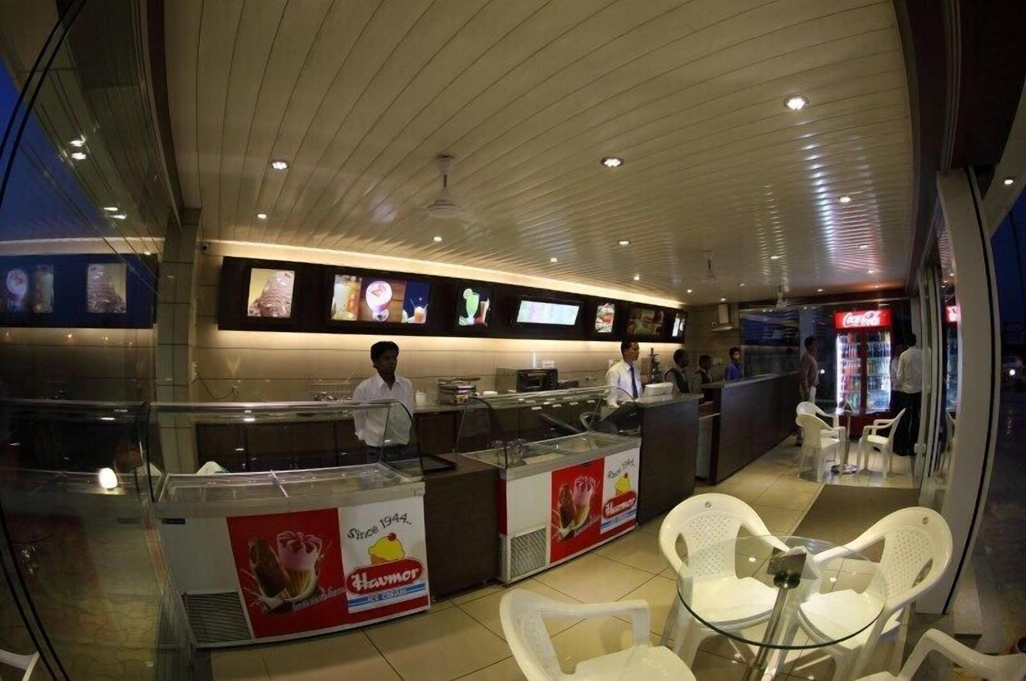 Bar/Salón Pearl Hotel & Banquets