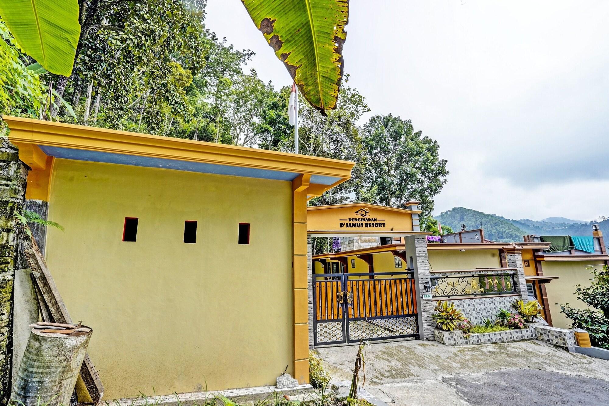 Varios OYO 92049 D'jamus Resort Telaga Ngebel