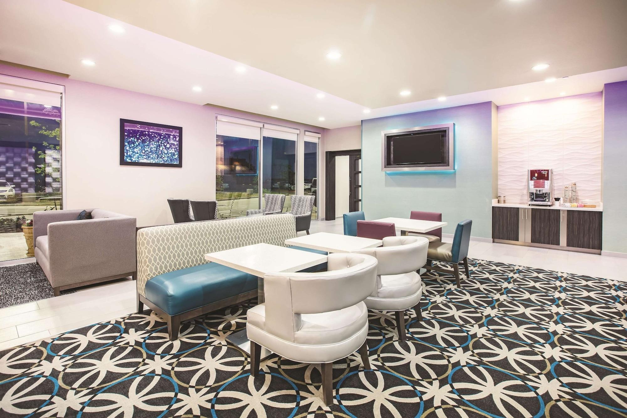 Restaurant La Quinta Inn & Suites by Wyndham Dallas Plano - The Colony