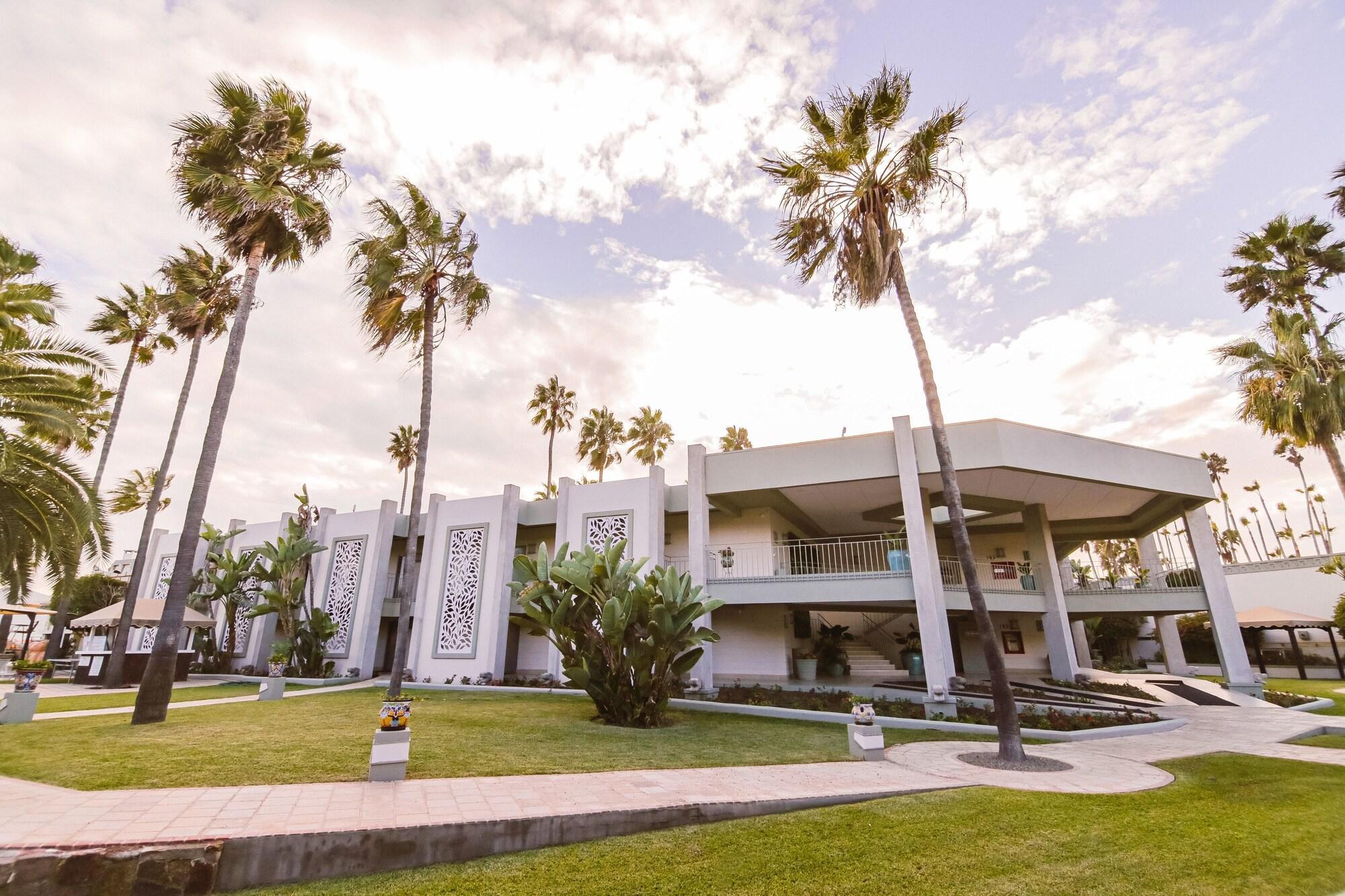 Vista Exterior Estero Beach Hotel & Resort