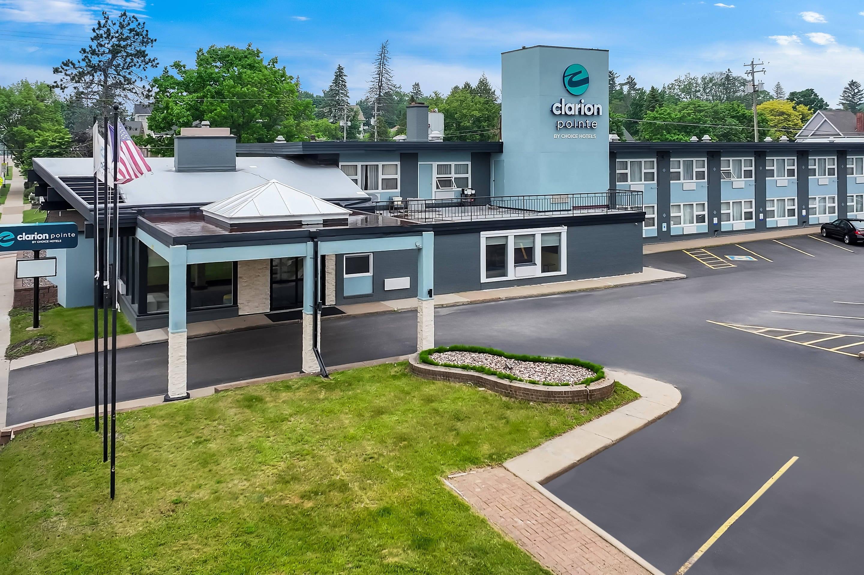 Vista Exterior Clarion Pointe Rhinelander Downtown