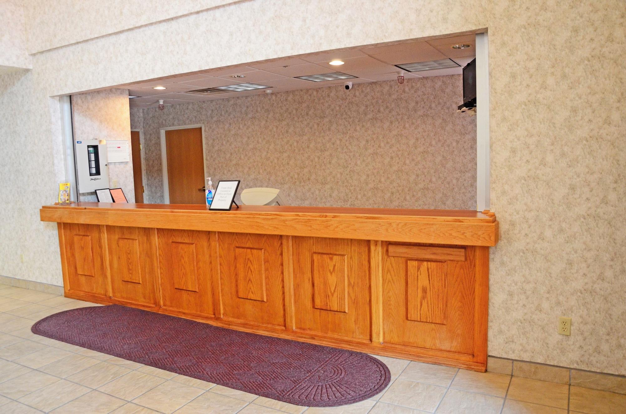 Vista Lobby Budget Host Inn
