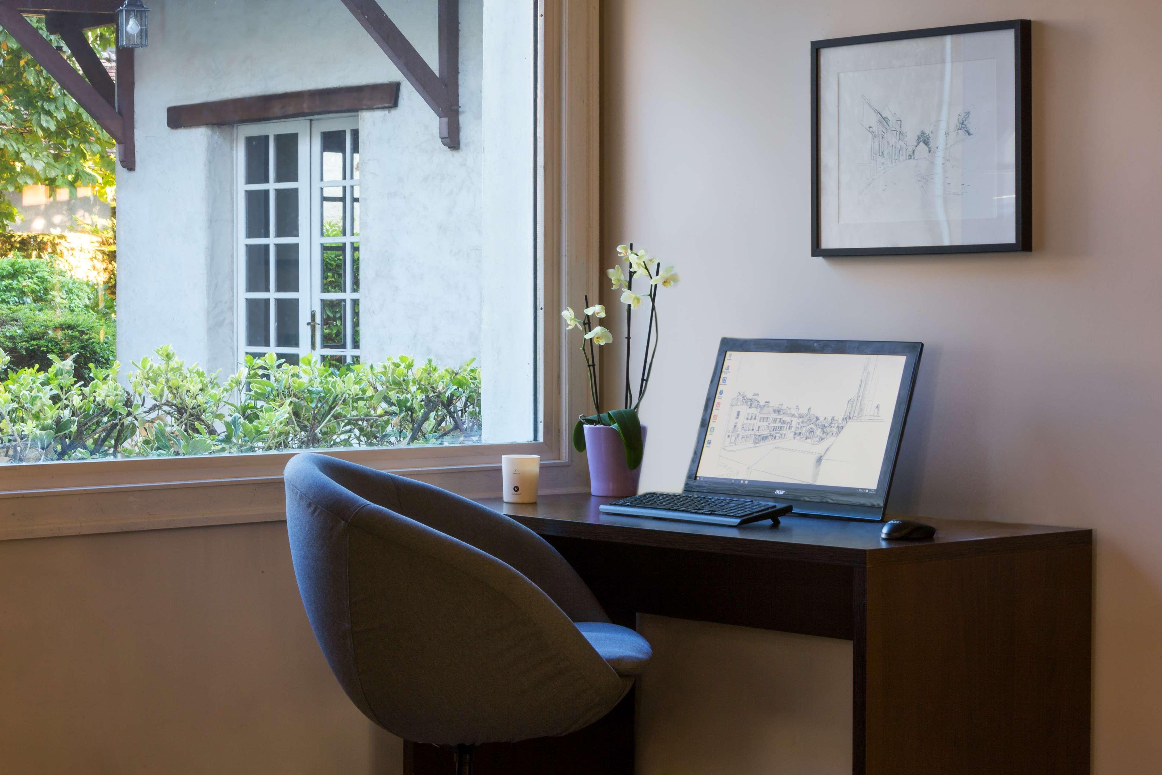 Vista Lobby Best Western Blanche De Castille Dourdan