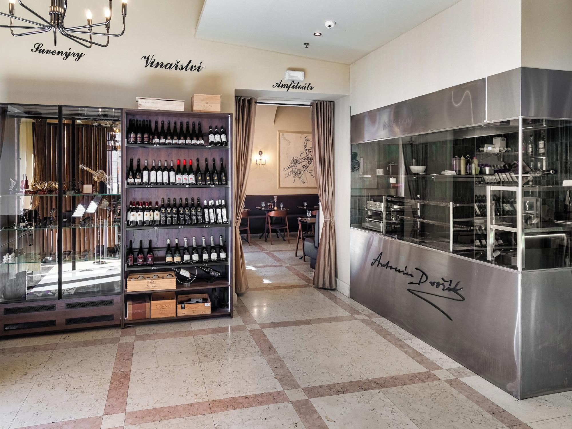 Bar/Salón Maestro by Adrez