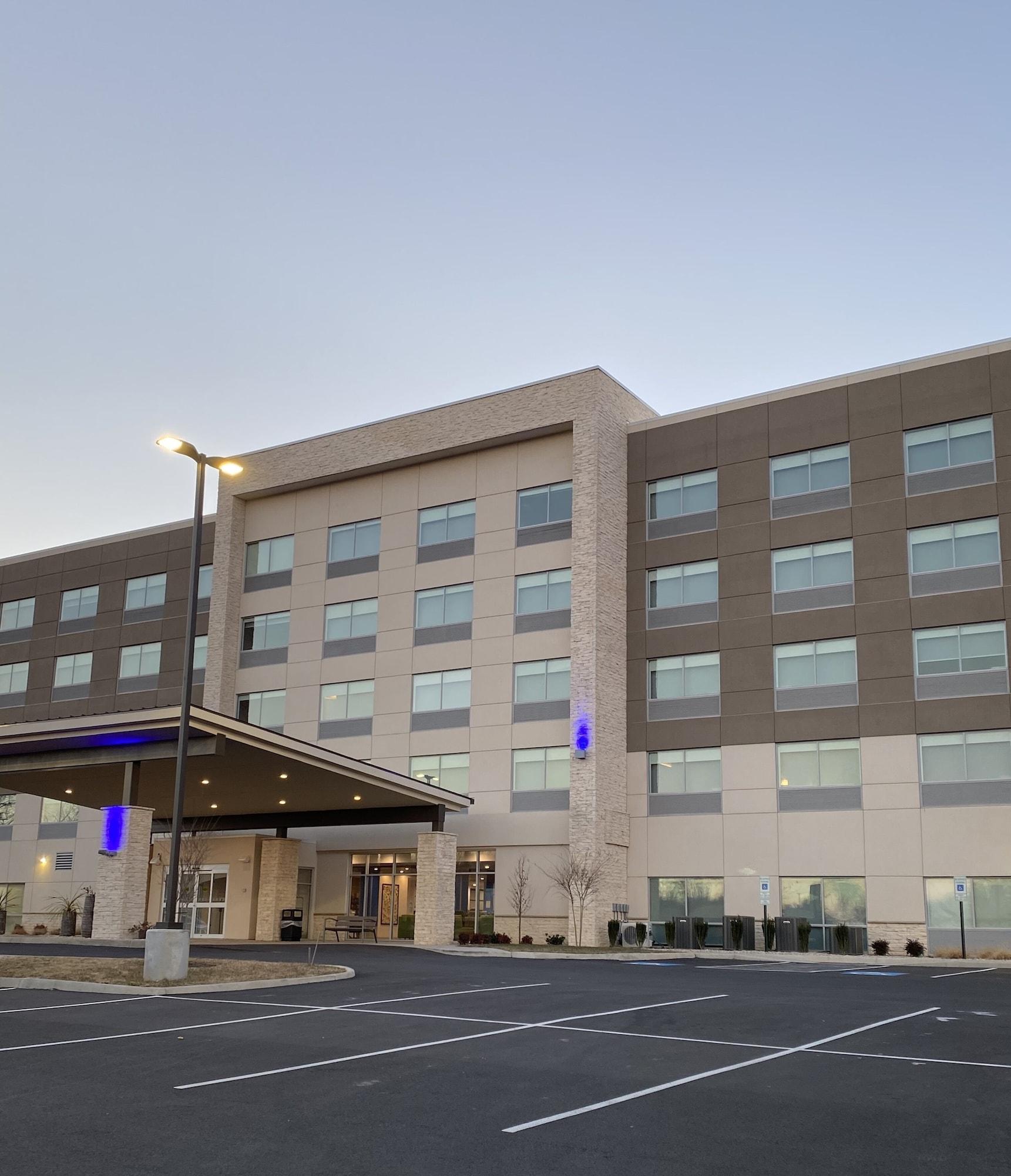 Vista Exterior Holiday Inn Express And Suites Staunton by IHG
