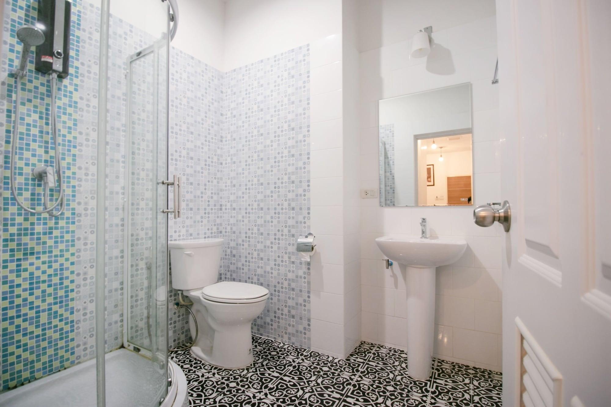 Equipamiento de Habitación OYO 568 Art Hotel Hua Lamphong - Hostel