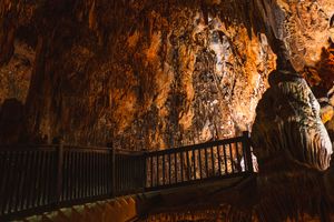 Actividad - Aventura en la Cueva del Manto: Explorando los secretos de la naturaleza
