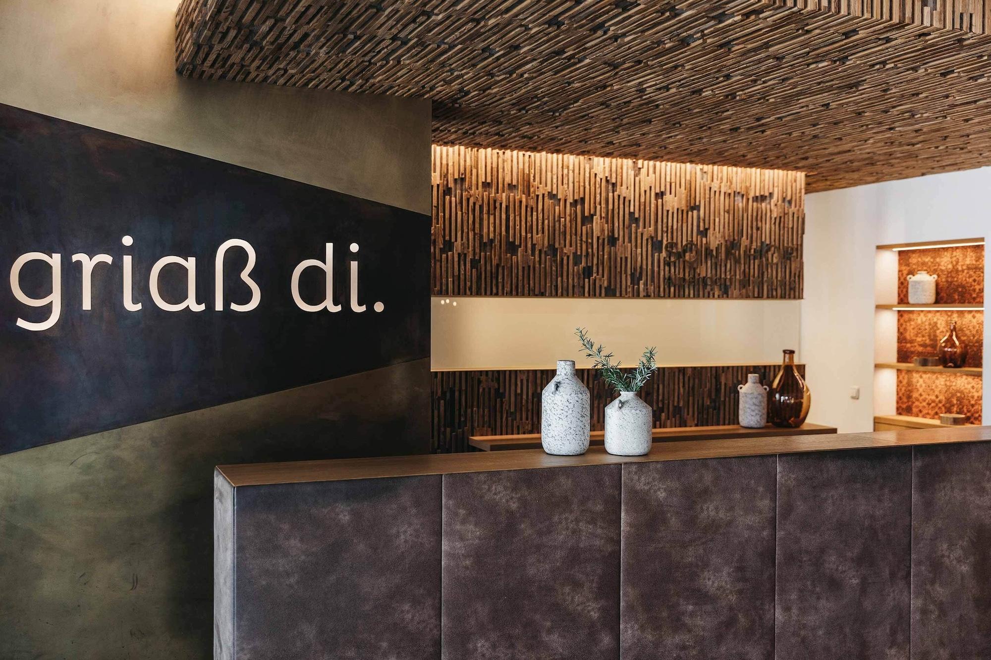 Vista Lobby Sonnhof Alpendorf - an adults only place