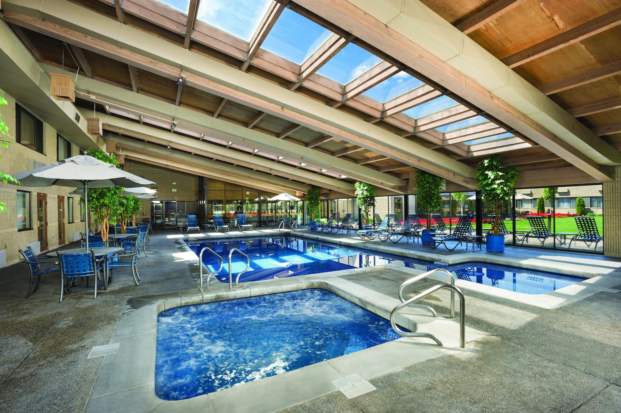 Vista Piscina Best Western Plus University Inn