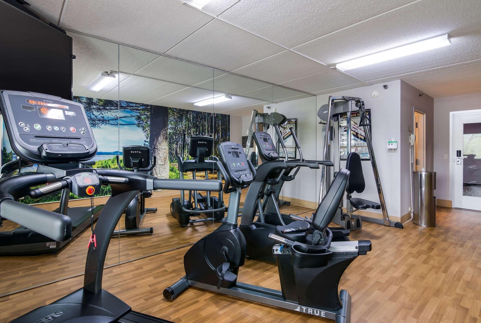 Gimnasio Clarion Pointe Jamestown - Falconer