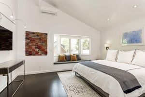 Alquiler Vacacional - Light filled Contemporary in prestigious West End
