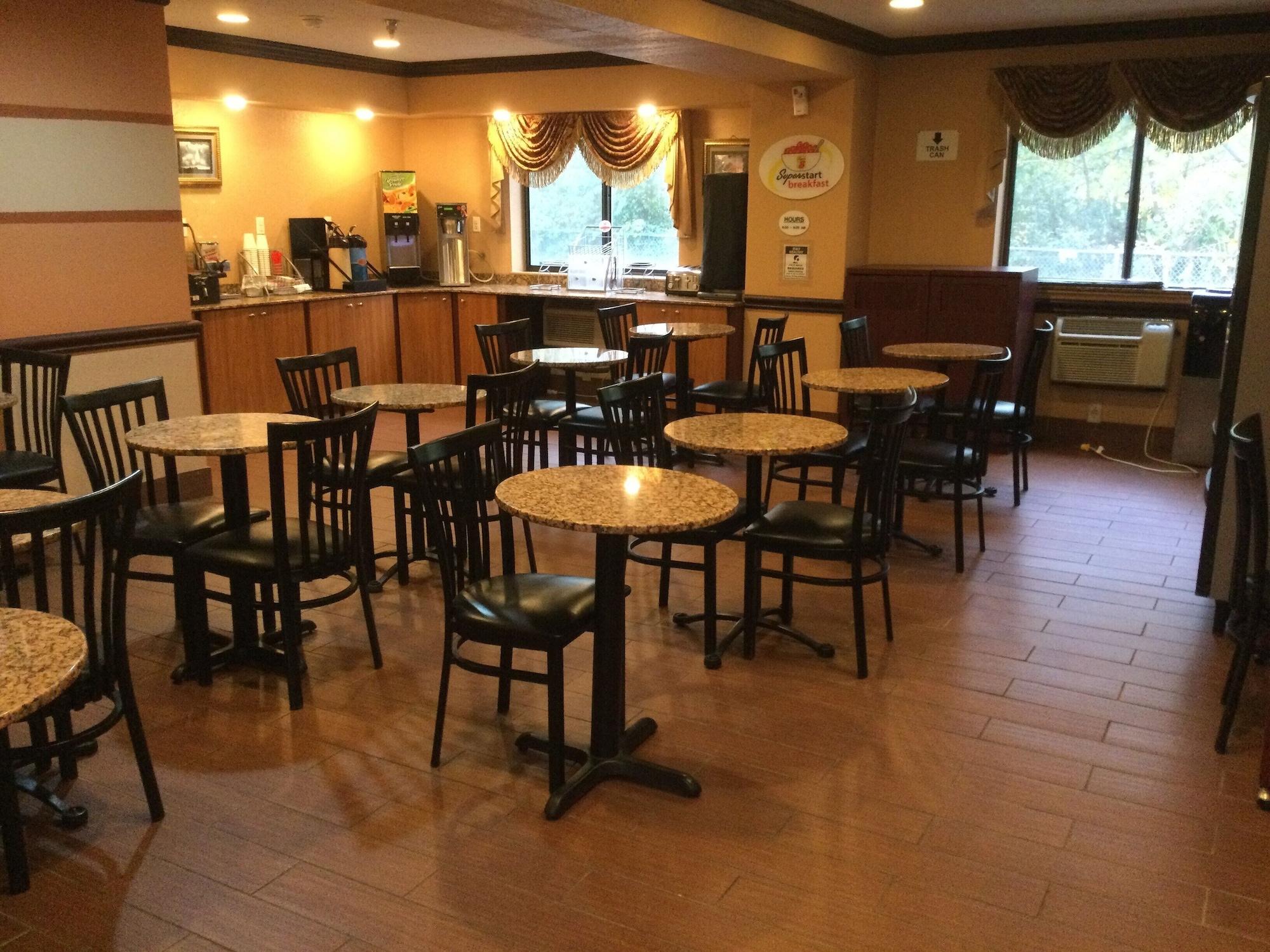 Restaurant Super 8 by Wyndham Taylor/Detroit Area