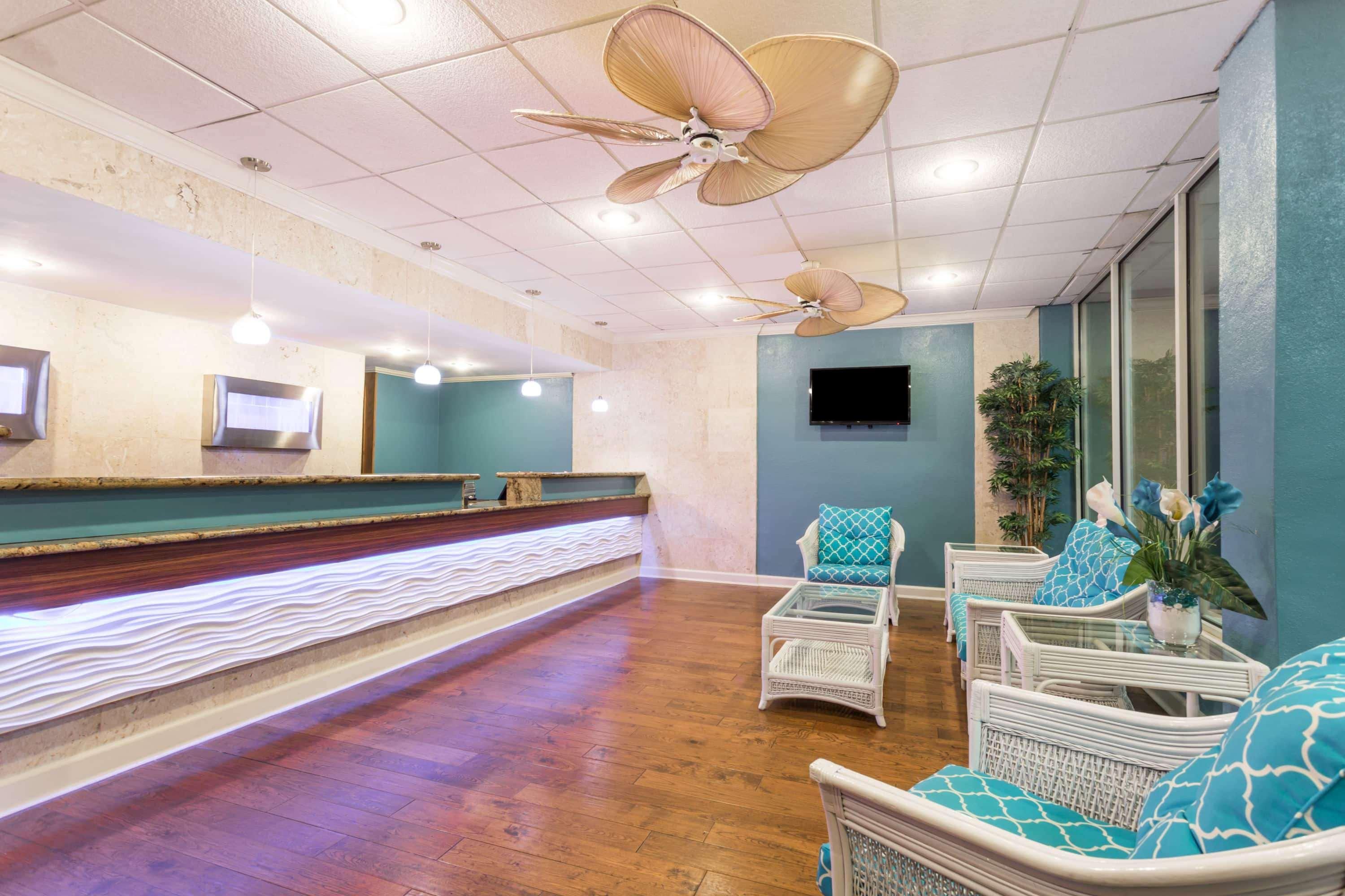 Vista Lobby Wyndham Garden Fort Myers Beach