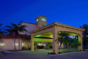 Alojamiento - La Quinta Inn & Suites by Wyndham Miami Airport West