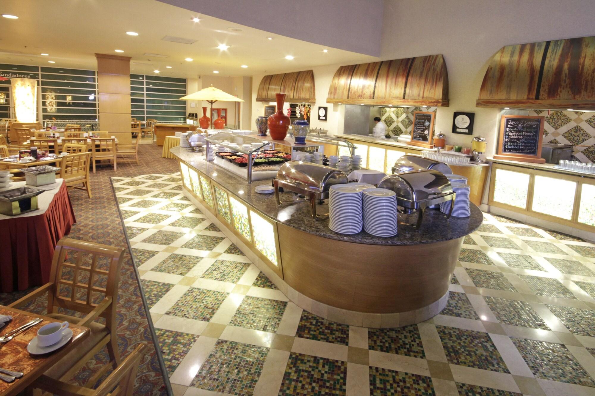 Restaurant Crowne Plaza Torreon by IHG