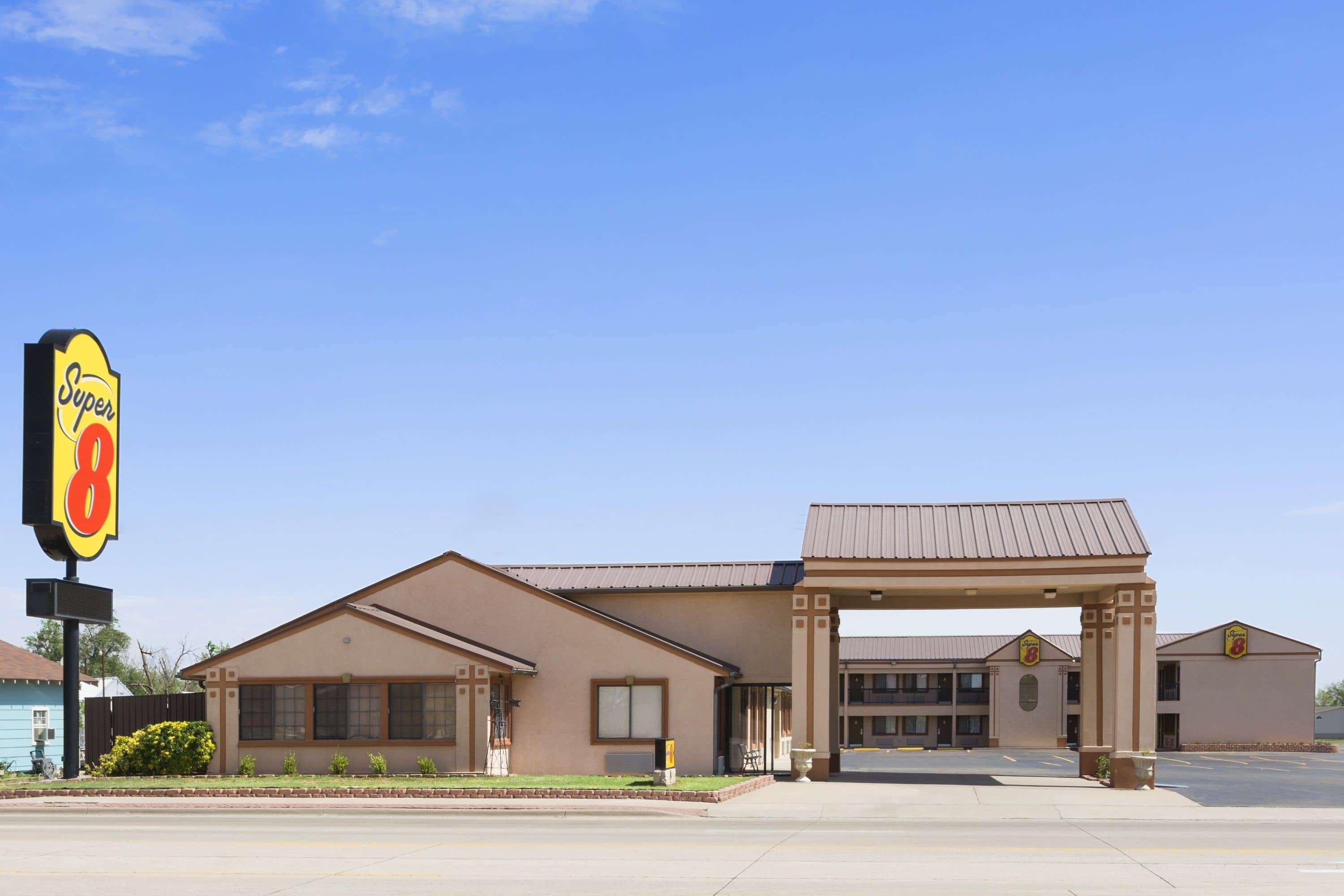 Vista Exterior Super 8 by Wyndham Childress