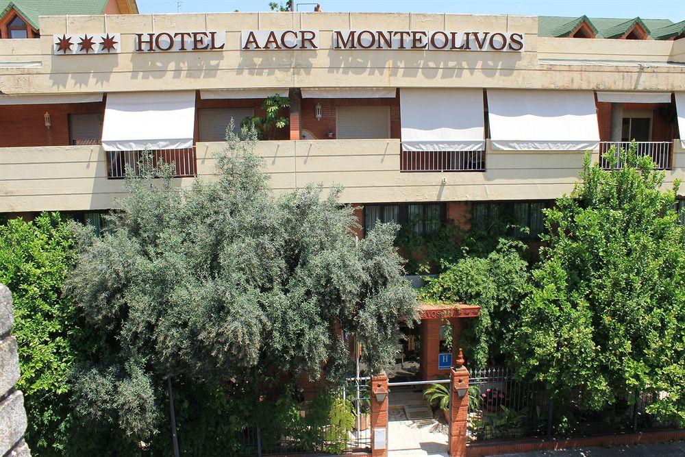 Vista da fachada Hotel AACR Monteolivos