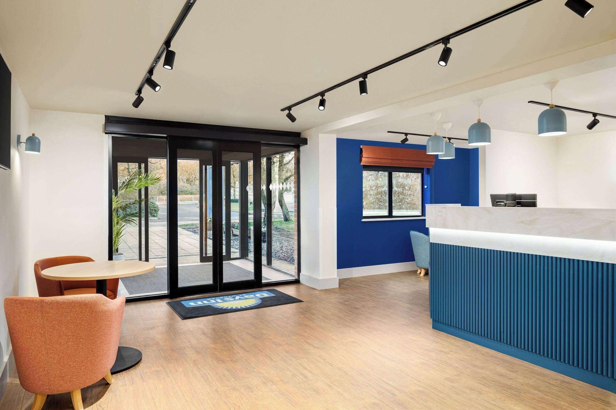 Vista Lobby Days Inn by Wyndham Chesterfield Tibshelf