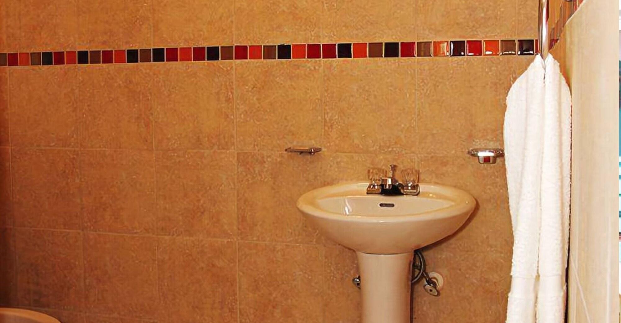 Bar/Salón Two Turtles Inn