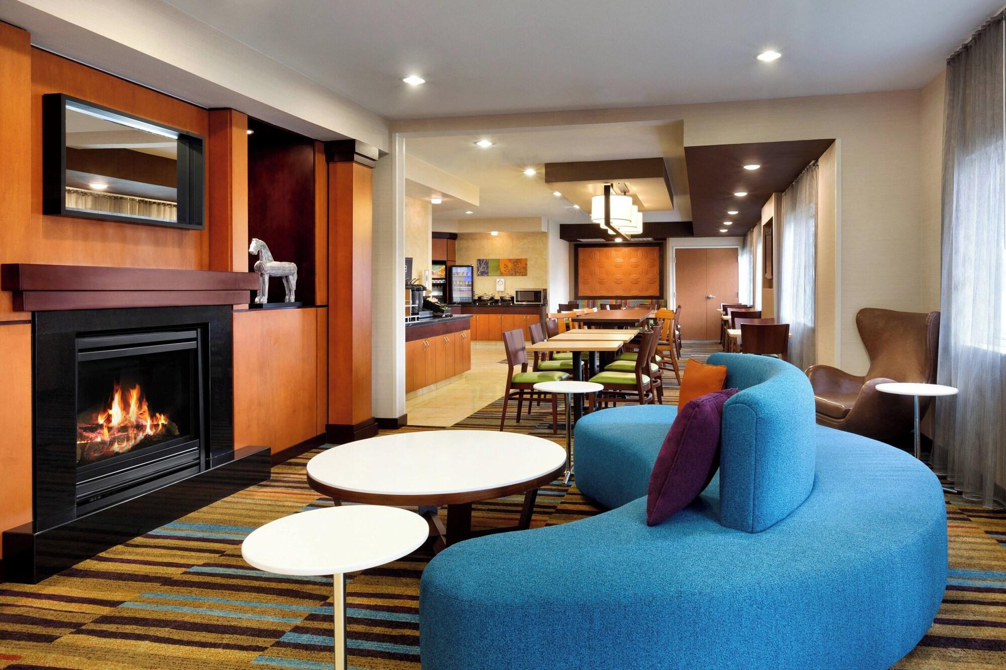 Vista Lobby Fairfield Inn & Suites by Marriott Dallas Mesquite