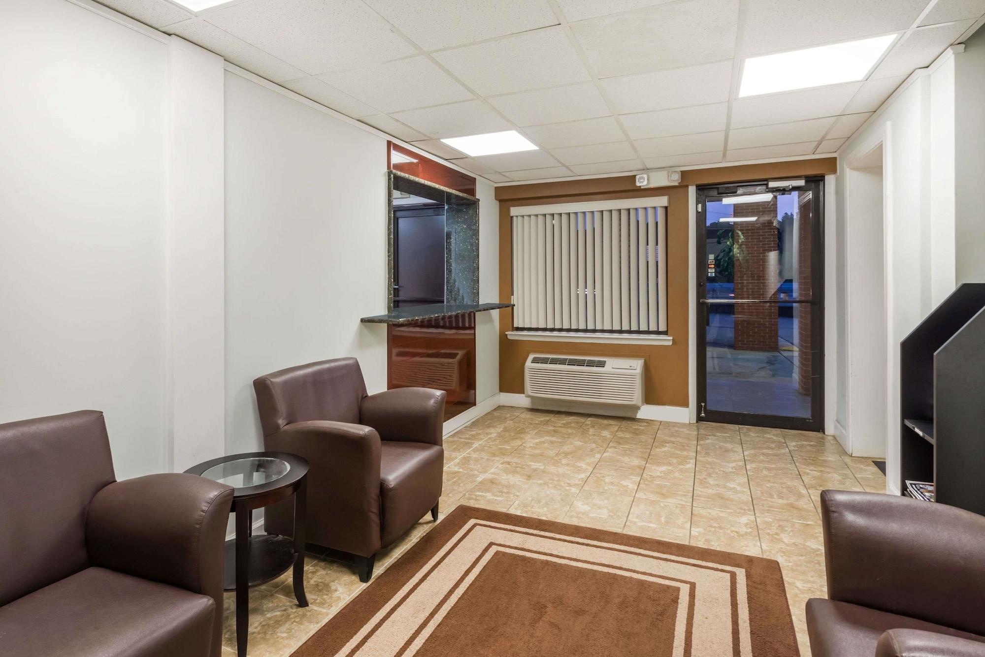 Vista Lobby Super 8 by Wyndham Chattanooga Ooltewah