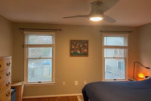 Alquiler Vacacional - Cozy 1-bed/1 office townhome off Rte 29 in scenic Falls Church, 5 min. to 495/66
