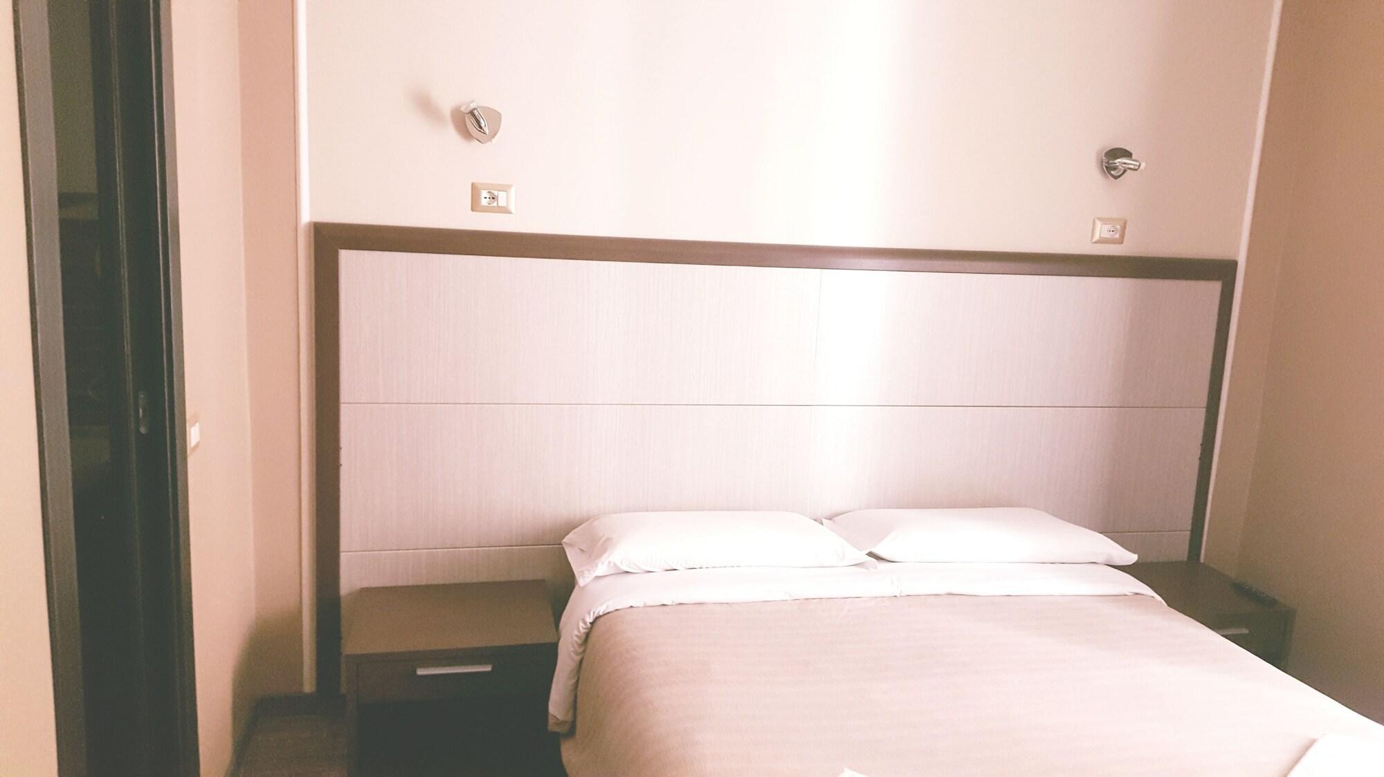 Vista Exterior Candia Rooms