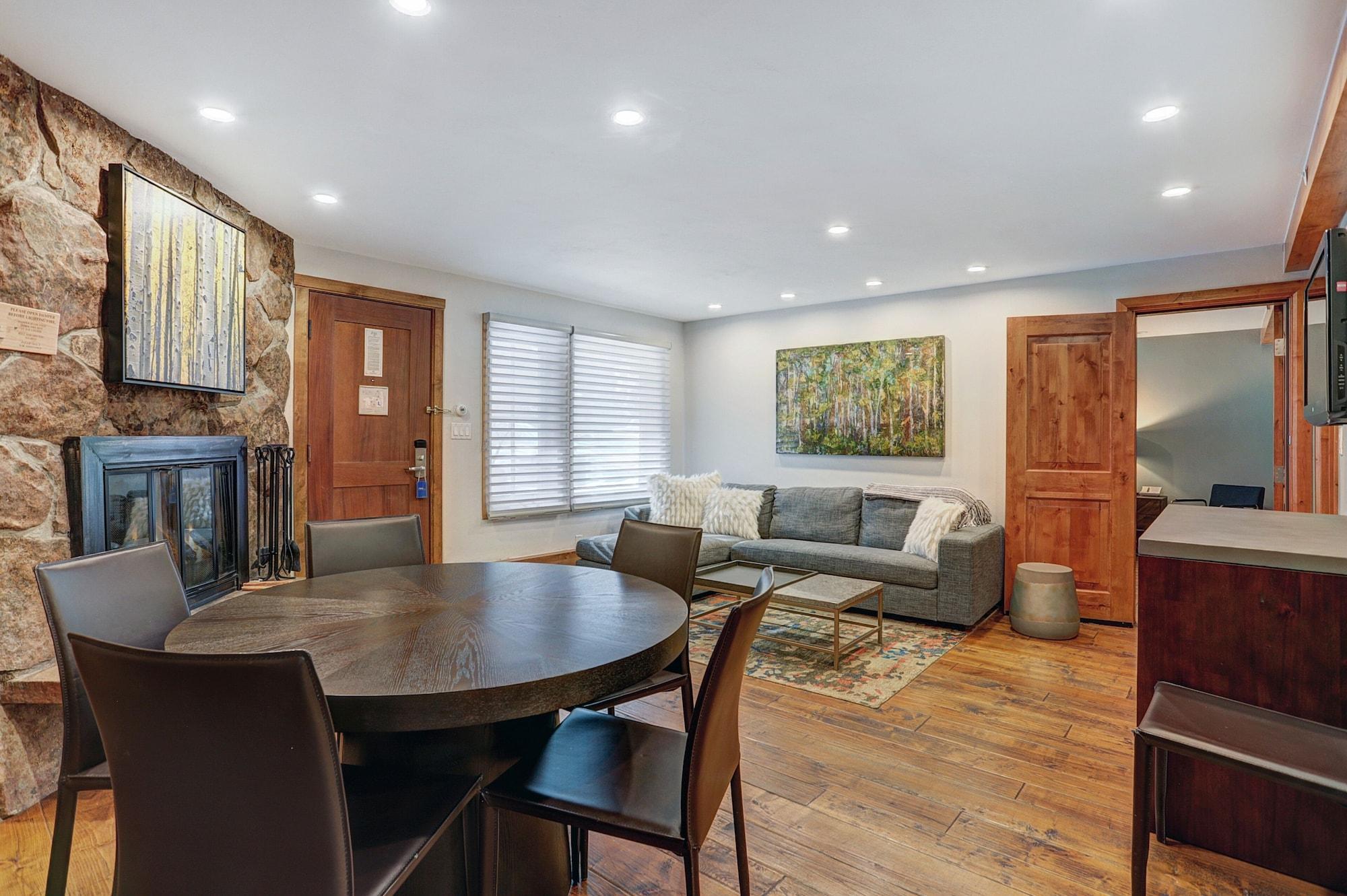 Restaurant The Lodge at Vail 2 BR Condo in the Heart of Vail by RedAwning - Save 20% on 7+ Nights!
