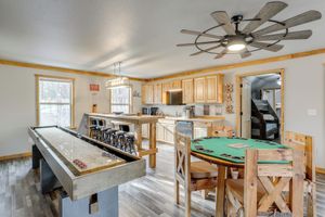 Alquiler Vacacional - Greers Ferry Lake Access & Deck: Group Getaway!