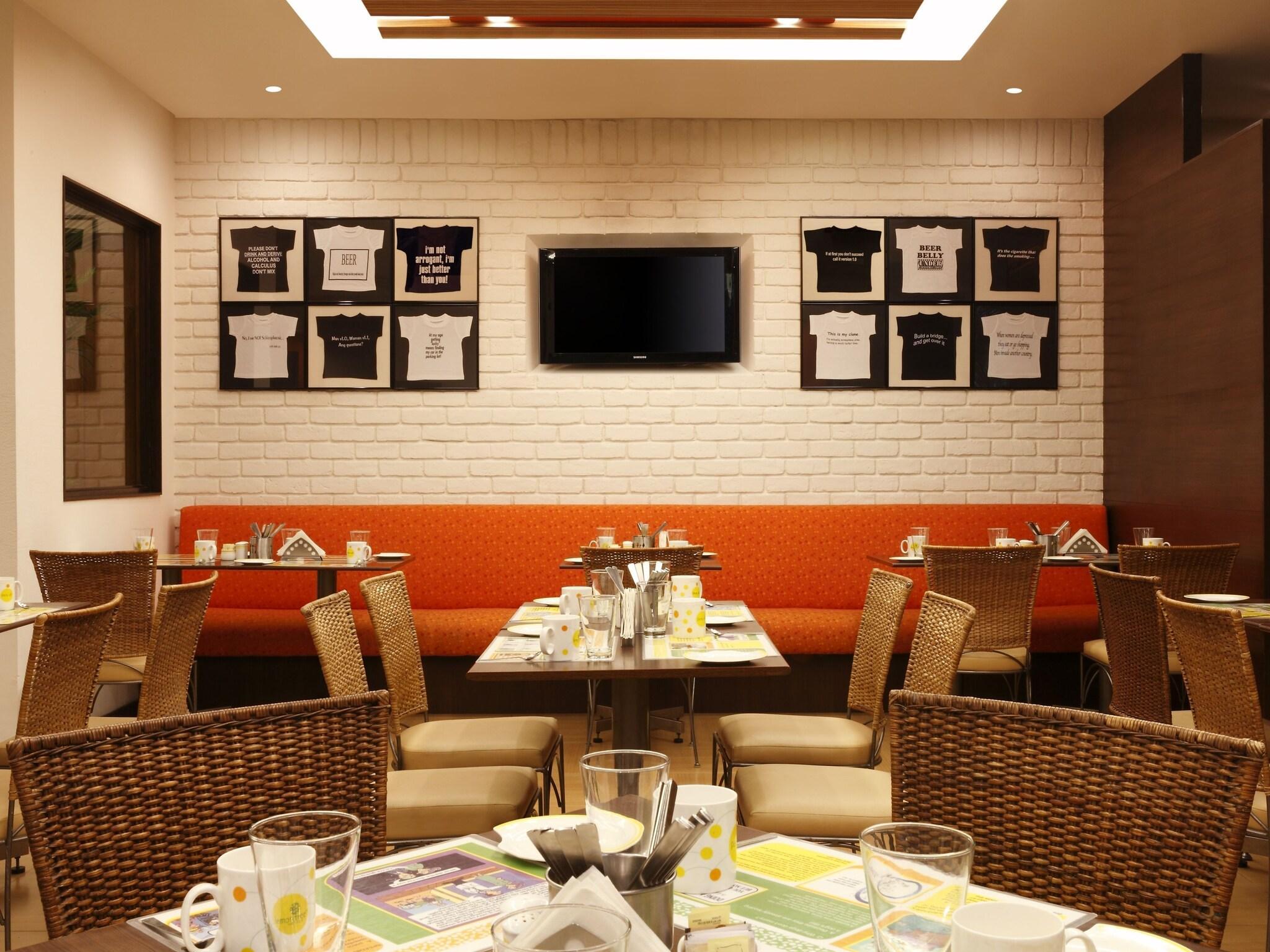 Restaurant Lemon Tree Hotel Chennai