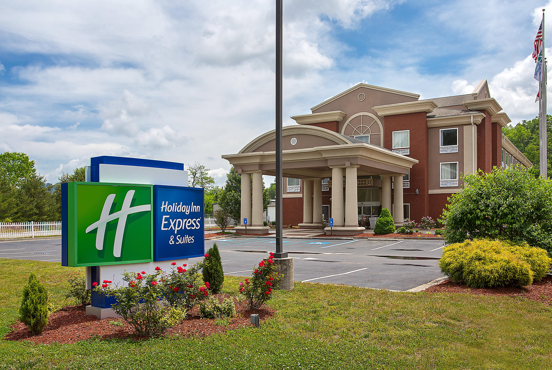 Vista Exterior Holiday Inn Express Hotel & Suites Murphy by IHG
