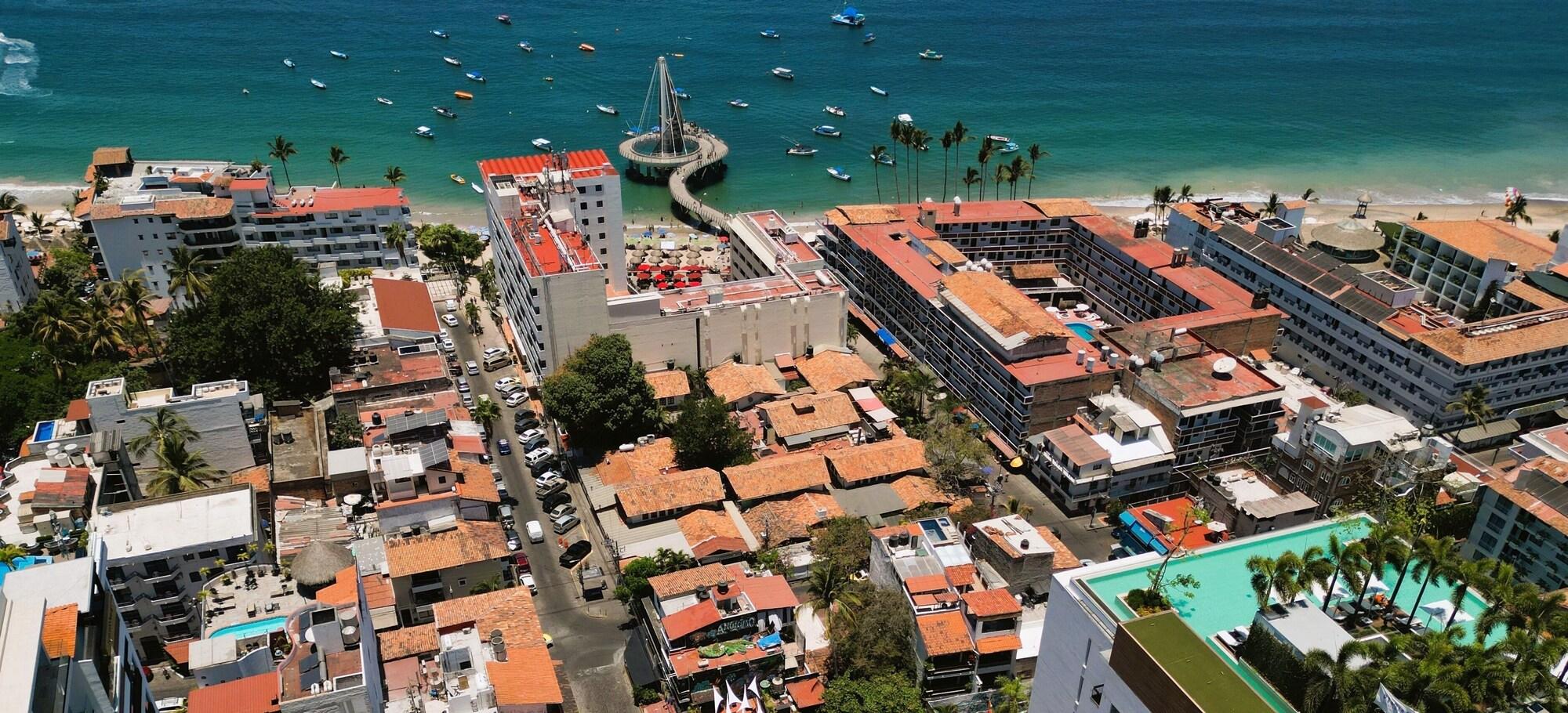 Vista Exterior Vallarta Sun Suites