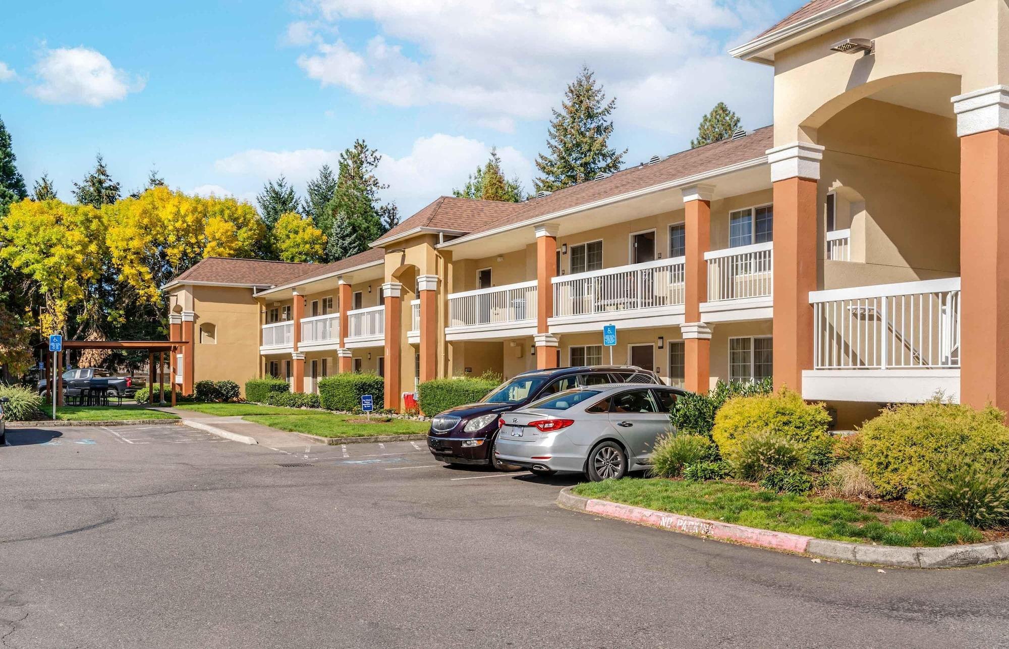 Vista Exterior Extended Stay America Suites Portland Beaverton