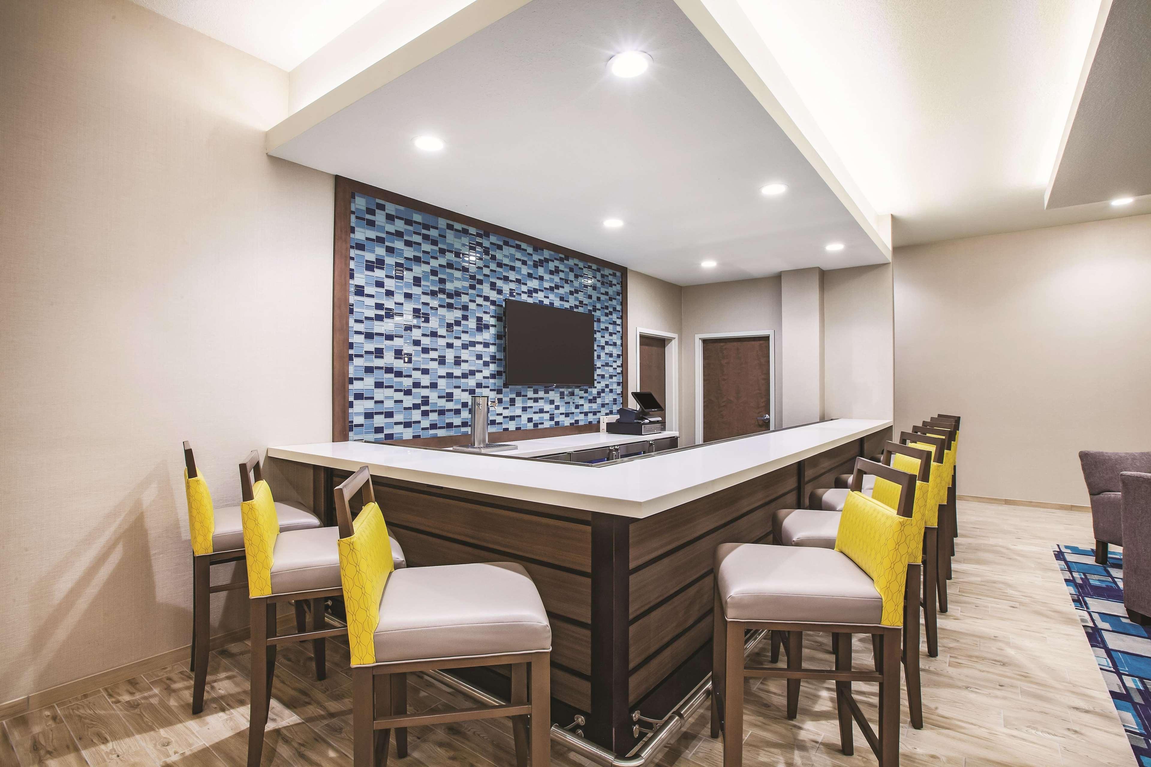 Bar/Salón La Quinta Inn & Suites by Wyndham Wichita Northeast