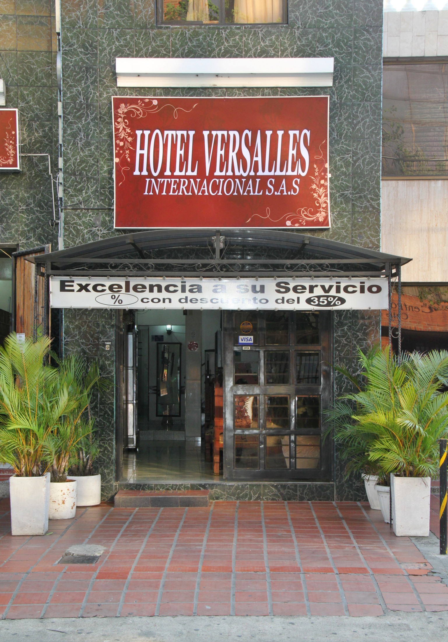 Vista Exterior Hotel Versalles Internacional Cali