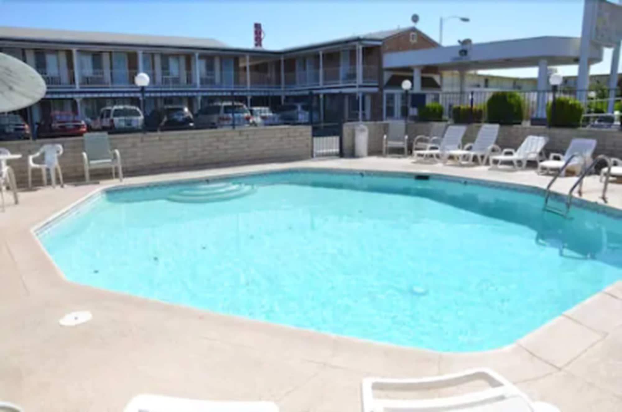Vista Piscina University Inn