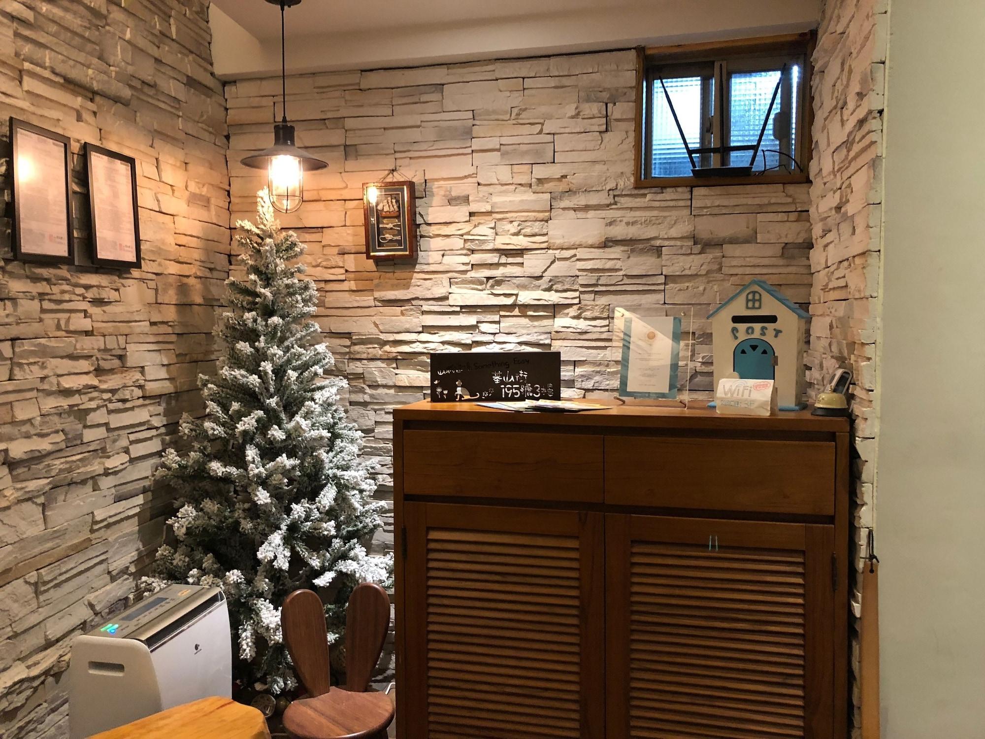 Vista Lobby Something Easy Inn