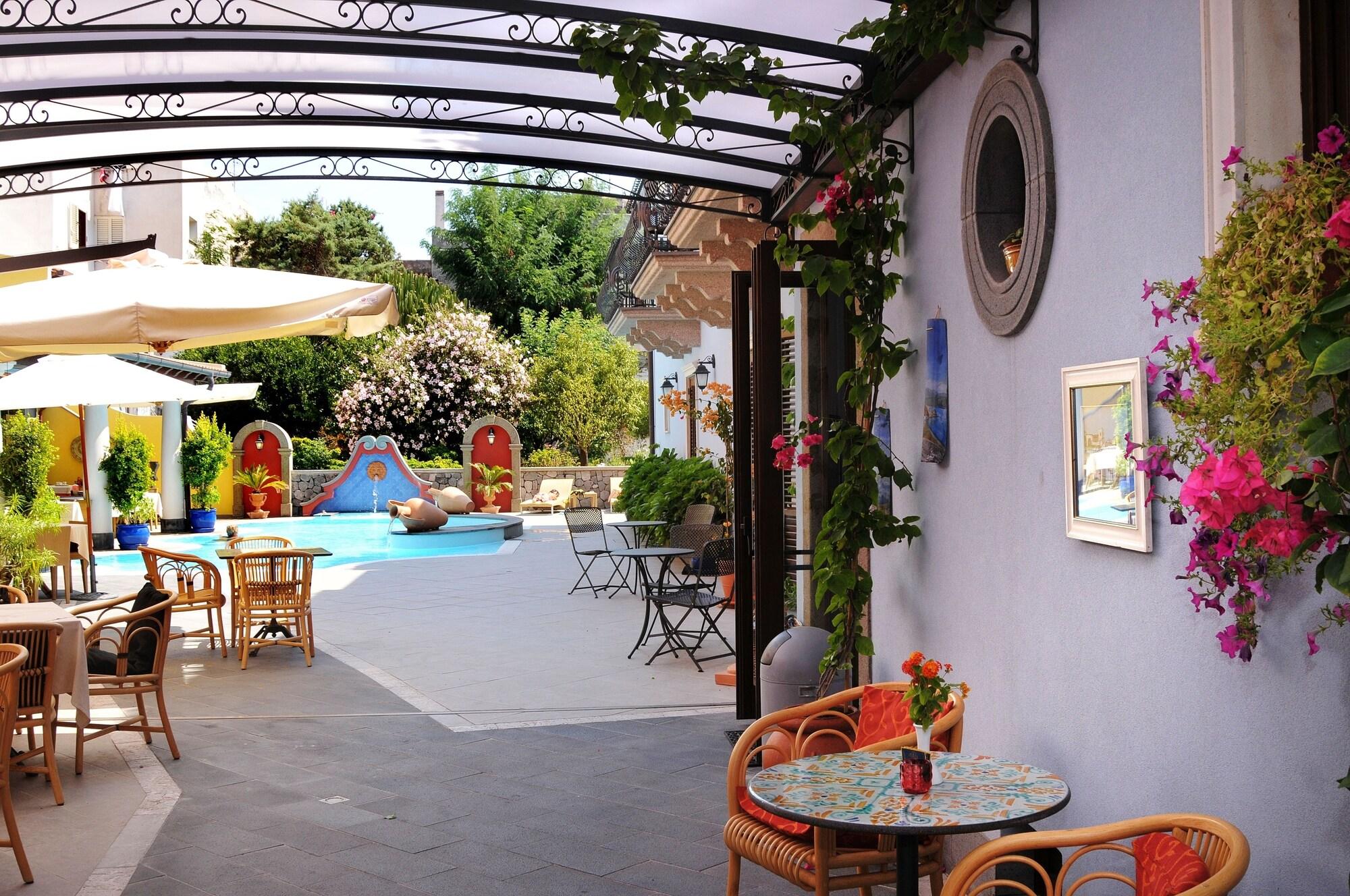 Vista Exterior Grand Hotel Arciduca