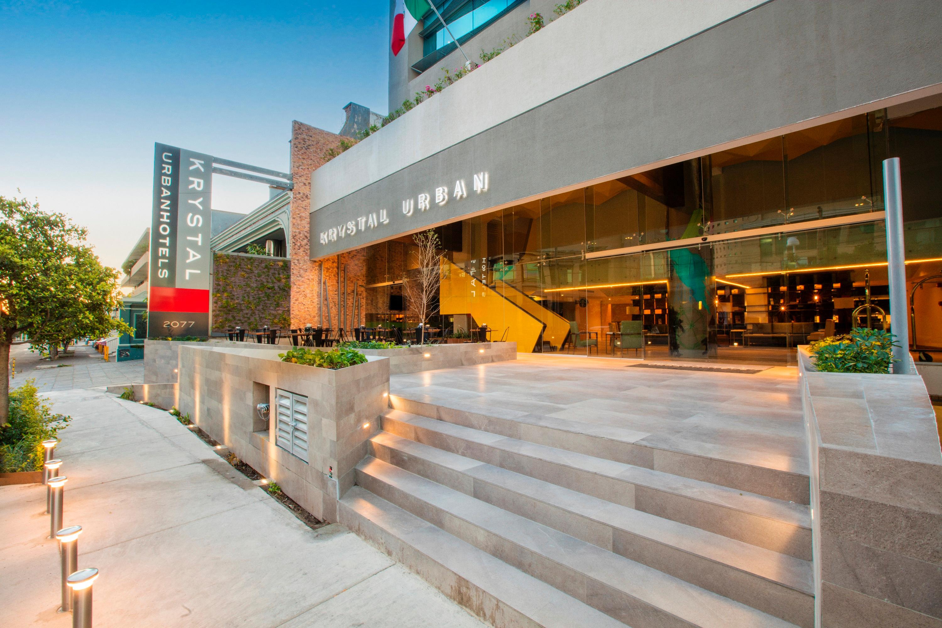 Vista Exterior Krystal Urban Guadalajara
