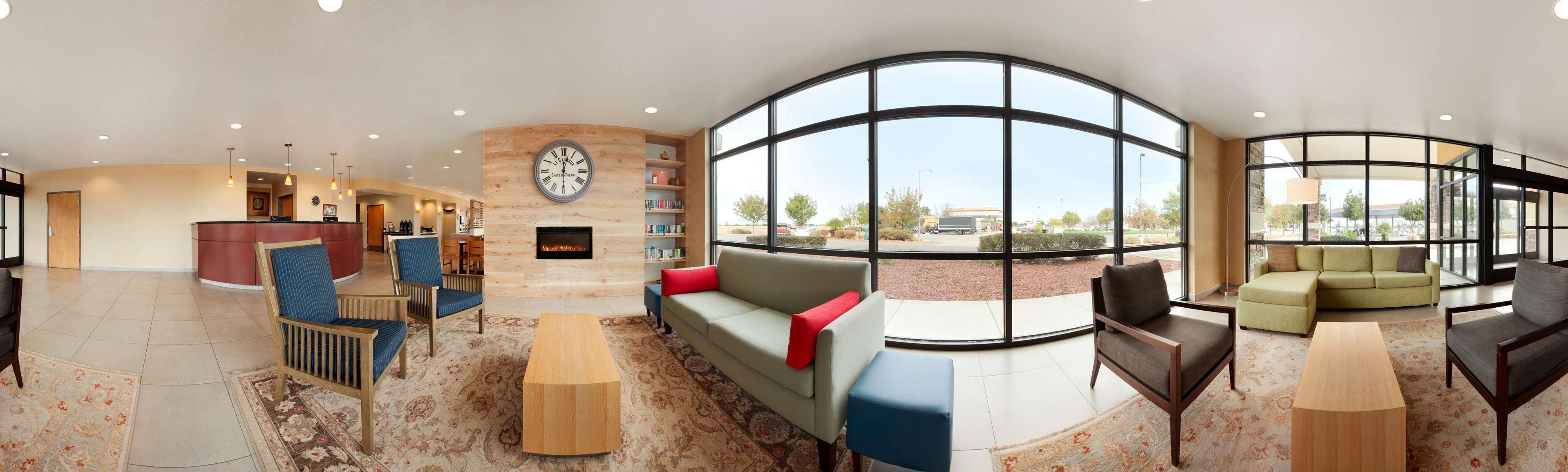 Vista Lobby University Hotel - Davis Area by IHG