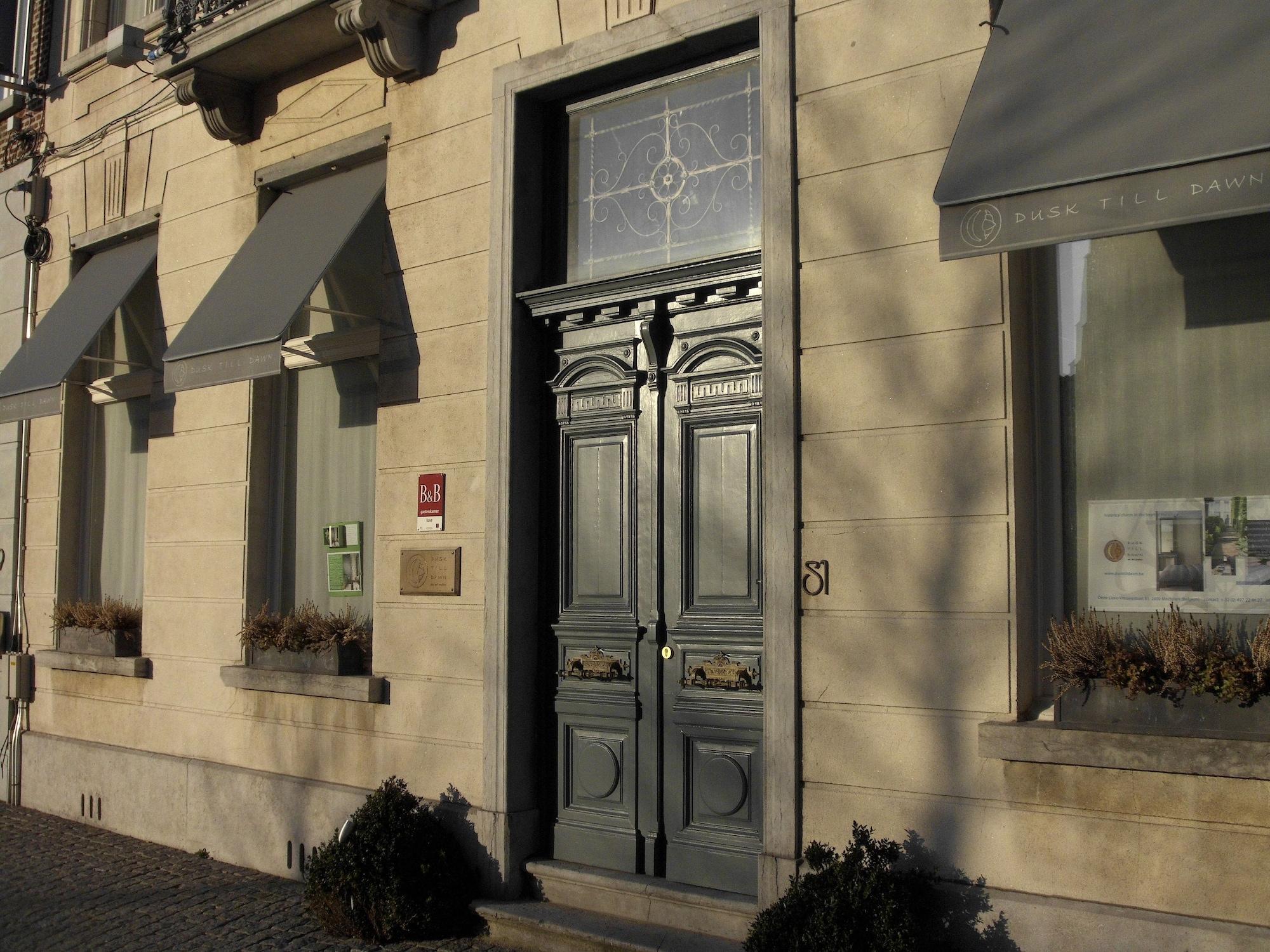 Vista Exterior Dusk Till Dawn