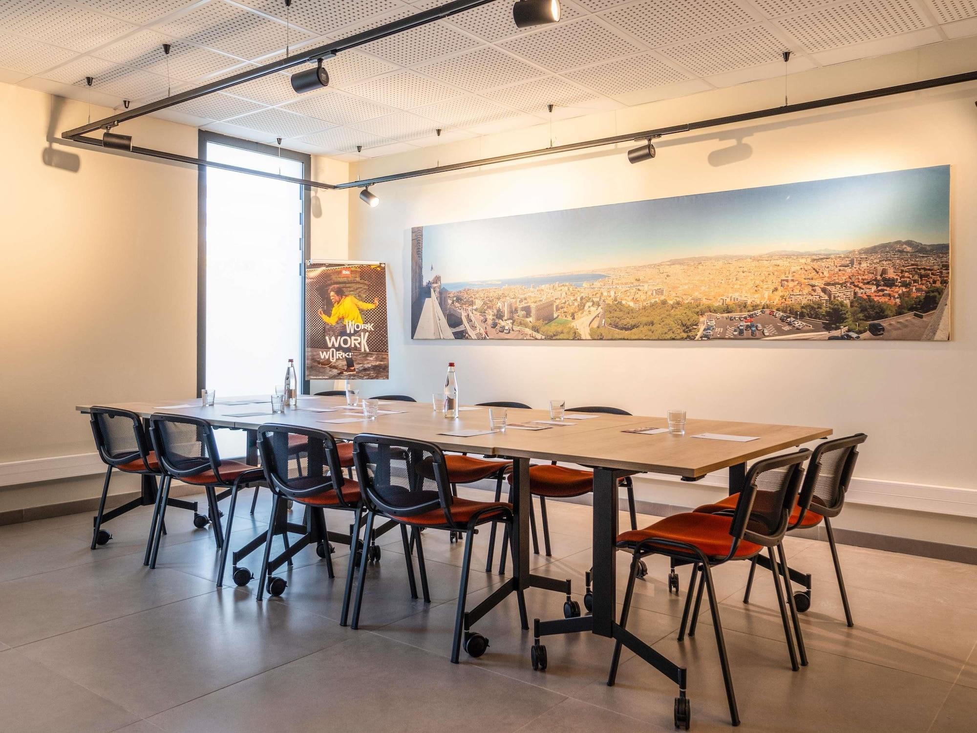Sala de Reuniones Ibis Marseille Marignane Technopole