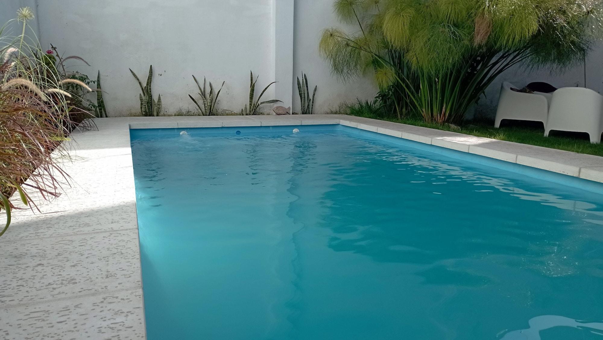 Vista Piscina Hostel Guemes