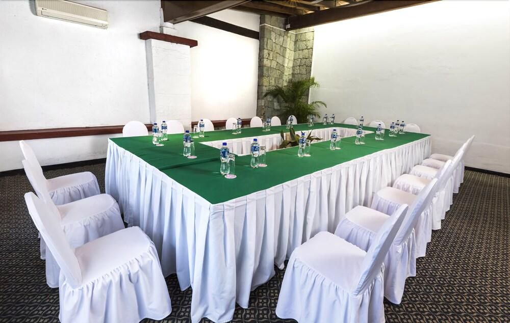 Sala de Reuniones Mision De Los Angeles