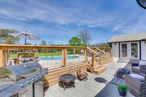 Alquiler Vacacional - Grapeland Farm Retreat w/ Pool, Grill & Fire Pit