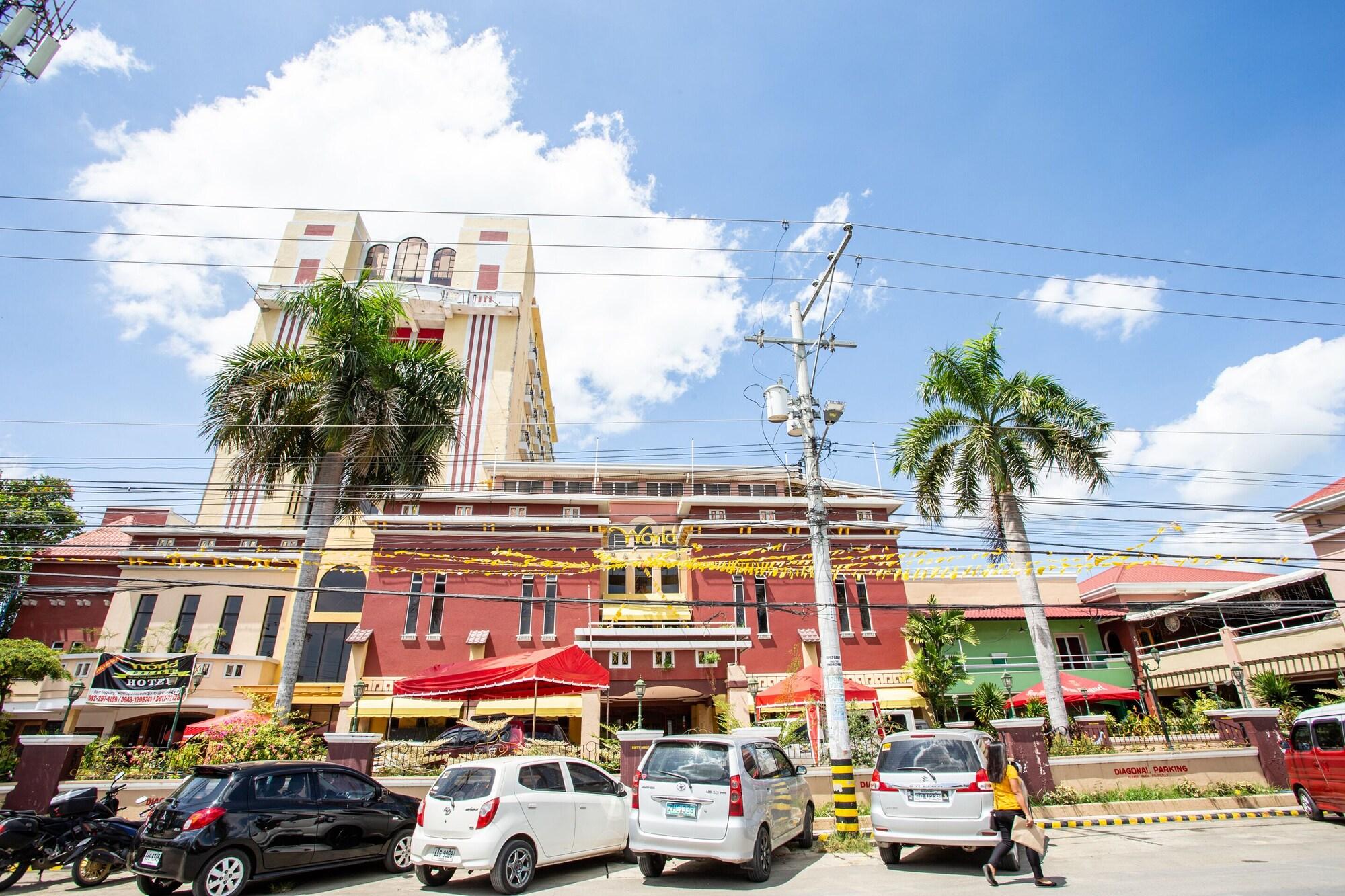 Vista Exterior Capital O 460 World Palace Hotel