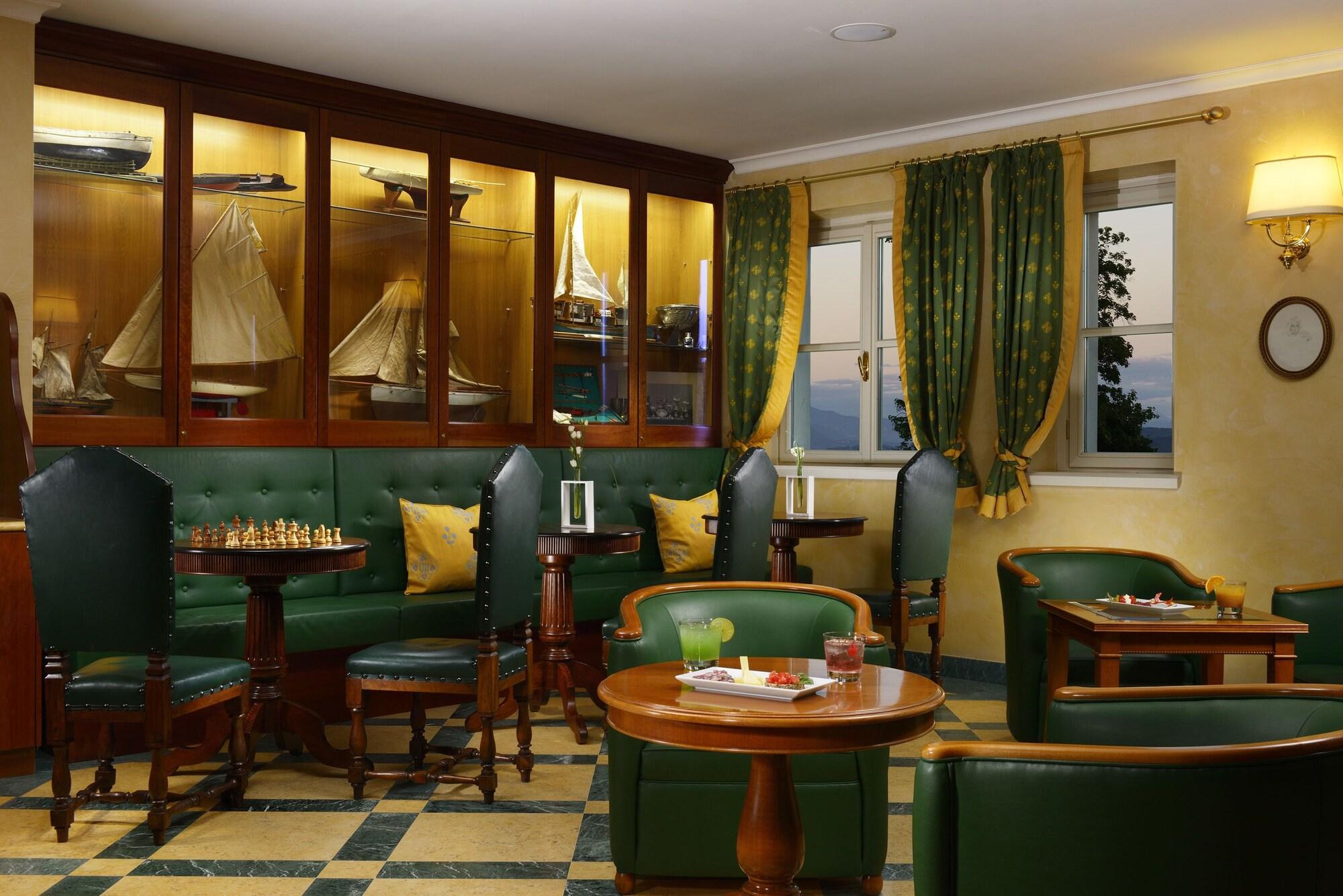 Vista Lobby Castello Dal Pozzo Resort Lago Maggiore - Preferred Hotels & Resorts